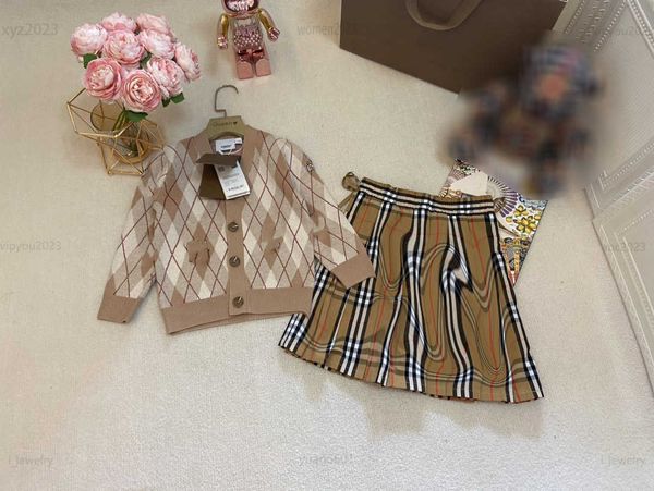 2023 kids designer tracksuits fashion girl baby autumn set 2pcs diamond plaid v-neck cardigan and short skirt multiple product, White
2023 kids designer tracksuits fashion girl baby autumn set 2pcs diamond plaid v-neck cardigan and short skirt multiple product, White