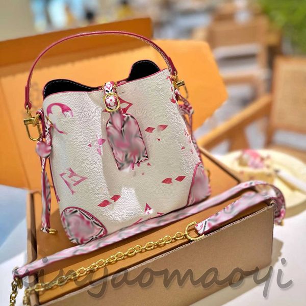 high version and noe series bucket bag, designer luxury bag, shoulder bag, crossbody bag, handbag, three purpose, comfortable and soft textu
high version and noe series bucket bag, designer luxury bag, shoulder bag, crossbody bag, handbag, three purpose, comfortable and soft textu