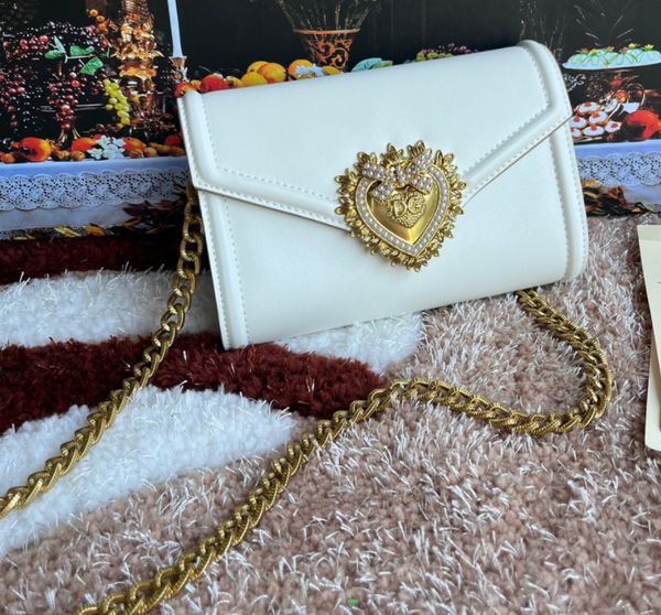 d g sicily bag metallic silver womens shoulder bag handbag valentines mothers day christmas luxury gift
d g sicily bag metallic silver womens shoulder bag handbag valentines mothers day christmas luxury gift