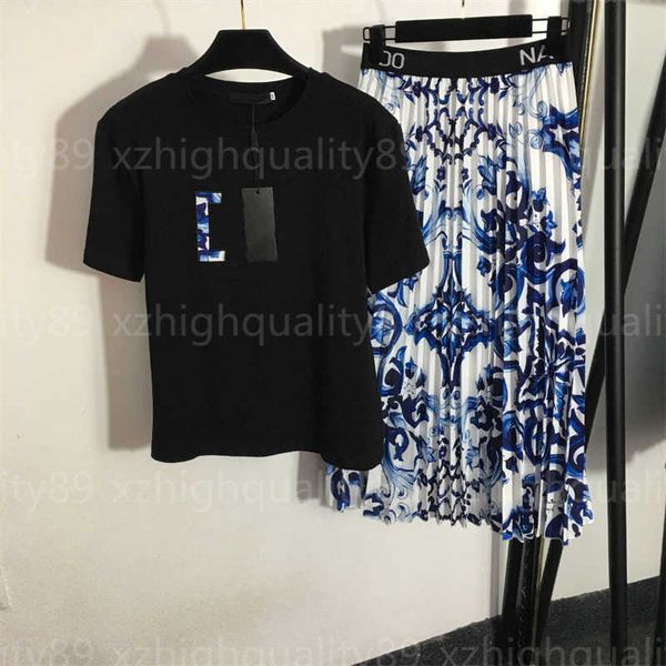 womens two piece set skirt tshirt suit women clothes fashion embroider letter black tee celadon printed high waist pleated skirts designer s, White
womens two piece set skirt tshirt suit women clothes fashion embroider letter black tee celadon printed high waist pleated skirts designer s, White
