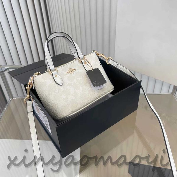 classic color scheme brand classic patterned fabric designer luxury bag, handbag, shoulder bag, crossbody bag, and 104362
classic color scheme brand classic patterned fabric designer luxury bag, handbag, shoulder bag, crossbody bag, and 104362