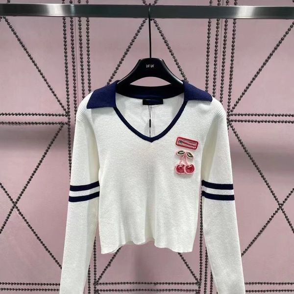 designer fashion women's high street v-neck polo retro casual design cherry-embellishment knit slim jacket, White;black 
designer fashion women's high street v-neck polo retro casual design cherry-embellishment knit slim jacket, White;black
