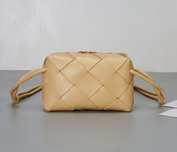bottega v lntreccio crossbody bag woven leather camera shoulder bag luxury designer mini drawstring handbag nappa weaving handbags shopping
bottega v lntreccio crossbody bag woven leather camera shoulder bag luxury designer mini drawstring handbag nappa weaving handbags shopping