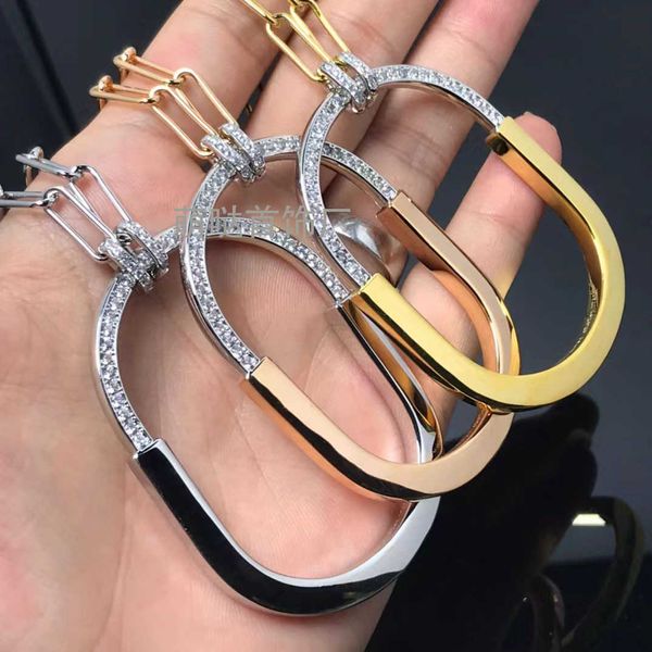 brand original tiffay lock u-shaped dual color necklace single row diamond personalized versatile v gold 925 silver plated fashion
brand original tiffay lock u-shaped dual color necklace single row diamond personalized versatile v gold 925 silver plated fashion