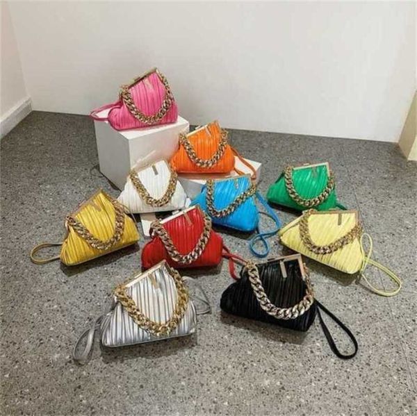 2023 new luxury bags popular shoulder messenger hand bill of lading shoulder contrast color thick chain
2023 new luxury bags popular shoulder messenger hand bill of lading shoulder contrast color thick chain