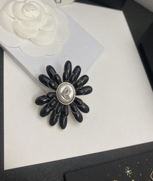 with box designer ch letter brand brooches luxury 45cm black flower print fashion pins women couple love brooches wedding party j4737327, Gray
with box designer ch letter brand brooches luxury 45cm black flower print fashion pins women couple love brooches wedding party j4737327, Gray
