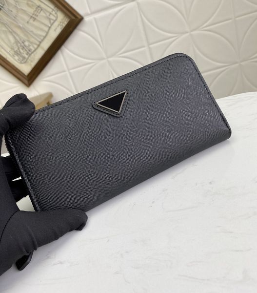 mens women designer wallets luxurys triangle mark purses high-quality fashion stylist card holder classic metal letters long slim clutch wit, Red;black
mens women designer wallets luxurys triangle mark purses high-quality fashion stylist card holder classic metal letters long slim clutch wit, Red;black