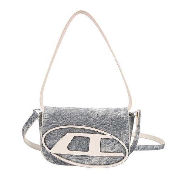 new design designer small diesels 2023 d bag portable underarm single shoulder crossbody fashionable simple 5b7r
new design designer small diesels 2023 d bag portable underarm single shoulder crossbody fashionable simple 5b7r