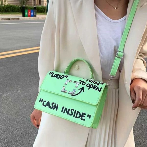 fashion women's bags designer crossbody handbag luxury graffiti lettering handheld wallet clamshell retro portable shoulder messenger b
fashion women's bags designer crossbody handbag luxury graffiti lettering handheld wallet clamshell retro portable shoulder messenger b