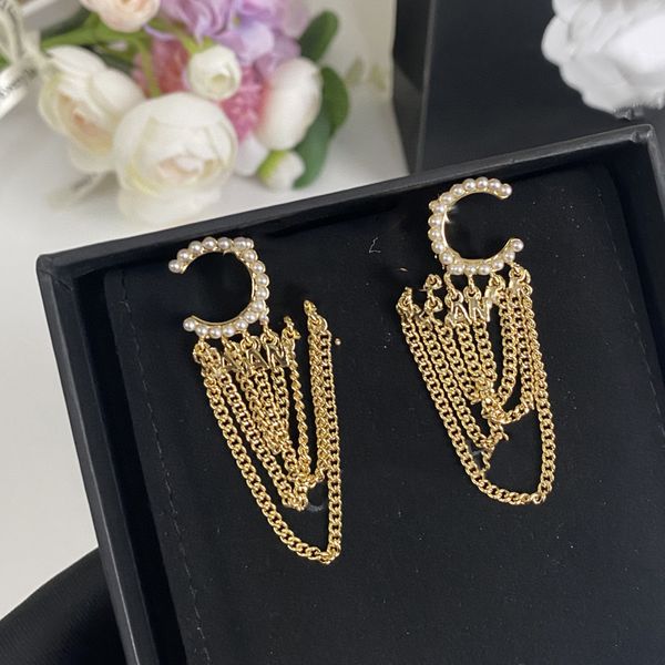 stud c earring designer luxury jewelry women earing classics c logo hoop pearl earrings fashion ccity woman 2332, Golden;silver
stud c earring designer luxury jewelry women earing classics c logo hoop pearl earrings fashion ccity woman 2332, Golden;silver