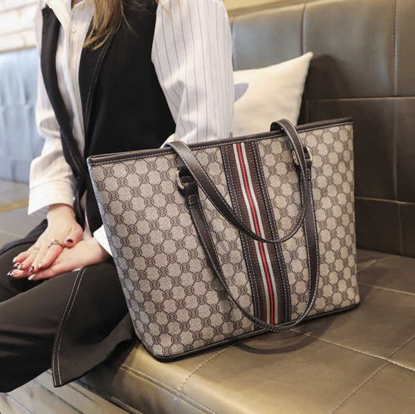 2023 factory direct sales women's autumn/winter new trendy ins fashion tote single shoulder bag splice handbag large capacity
2023 factory direct sales women's autumn/winter new trendy ins fashion tote single shoulder bag splice handbag large capacity