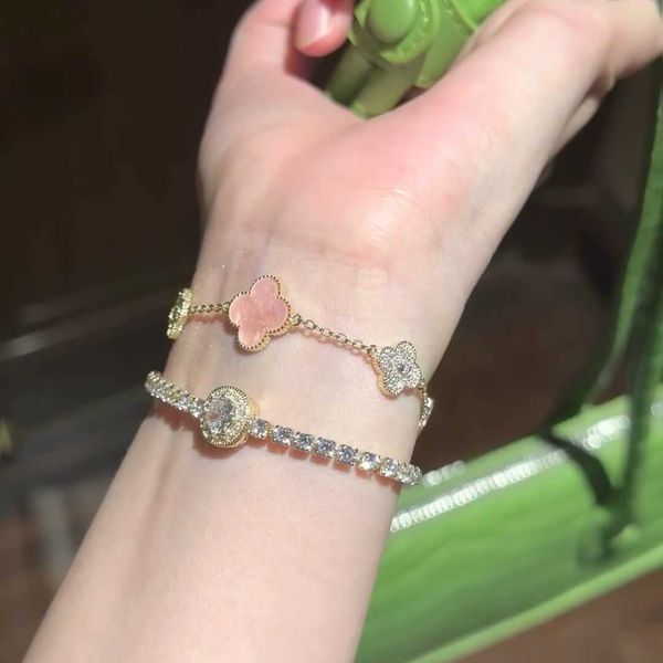 lucky lotus niche design high level pink fritillary four-leaf clover bracelet luxury temperament famous lady style hand jewelry, Black
lucky lotus niche design high level pink fritillary four-leaf clover bracelet luxury temperament famous lady style hand jewelry, Black