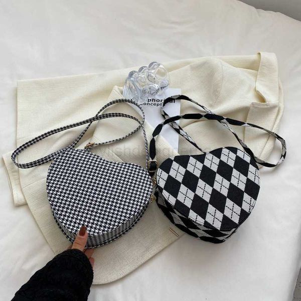 this year's trendy and minimalist internet celebrity single crossbody spring/summer 2023 new westernized heart-shaped small bag bagstyl
this year's trendy and minimalist internet celebrity single crossbody spring/summer 2023 new westernized heart-shaped small bag bagstyl