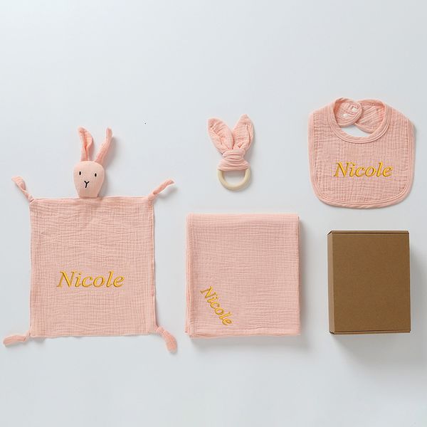 blankets swaddling 4pcs set born personalized name muslin cotton comforter towel baby gift swaddle comfort baby teether bib 230727
blankets swaddling 4pcs set born personalized name muslin cotton comforter towel baby gift swaddle comfort baby teether bib 230727