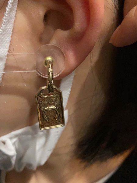 2023 luxury quality charm rectange shape stud earring with words design in 18k gold plated have stamp ps7350b, Golden
2023 luxury quality charm rectange shape stud earring with words design in 18k gold plated have stamp ps7350b, Golden