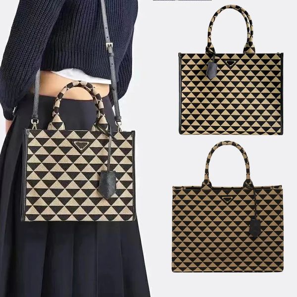 women summer cross body travel clutch bags luxury designer men classic bag nylon symbole luggage hand bag vacation triangle prad embossed to
women summer cross body travel clutch bags luxury designer men classic bag nylon symbole luggage hand bag vacation triangle prad embossed to