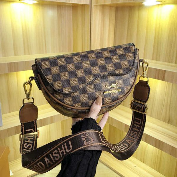 factory direct sales baobao 2023 new single crossbody women's fashion small square network red wide shoulder strap live broadcast saddl
factory direct sales baobao 2023 new single crossbody women's fashion small square network red wide shoulder strap live broadcast saddl