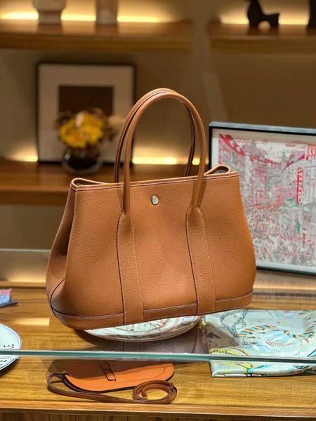 classic garden party tote bag kediro kodio large 36cm one shoulder handheld togo calf leather women's fashion simple genuine z3v7
classic garden party tote bag kediro kodio large 36cm one shoulder handheld togo calf leather women's fashion simple genuine z3v7