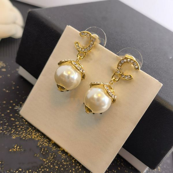 stud c earring designer luxury jewelry women earing classics c logo hoop pearl earrings fashion ccity woman 435434, Golden;silver
stud c earring designer luxury jewelry women earing classics c logo hoop pearl earrings fashion ccity woman 435434, Golden;silver