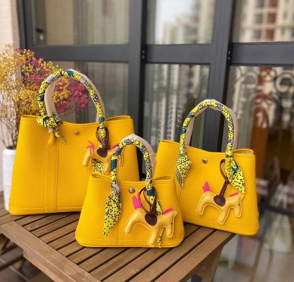 classic garden party tote bag new 2023 layer cowhide litchi grain 25cm 30cm 36cm garden bag leather handbag versatile messengerhz1c 
classic garden party tote bag new 2023 layer cowhide litchi grain 25cm 30cm 36cm garden bag leather handbag versatile messengerhz1c