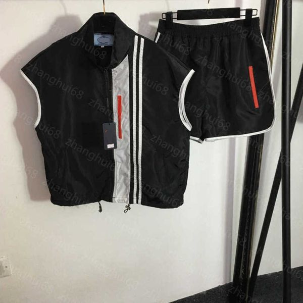 23ss women pants sets womens designer clothing casual suit red letter tape standing collar sleeveless vest zipper jacket elastic waist short, White
23ss women pants sets womens designer clothing casual suit red letter tape standing collar sleeveless vest zipper jacket elastic waist short, White