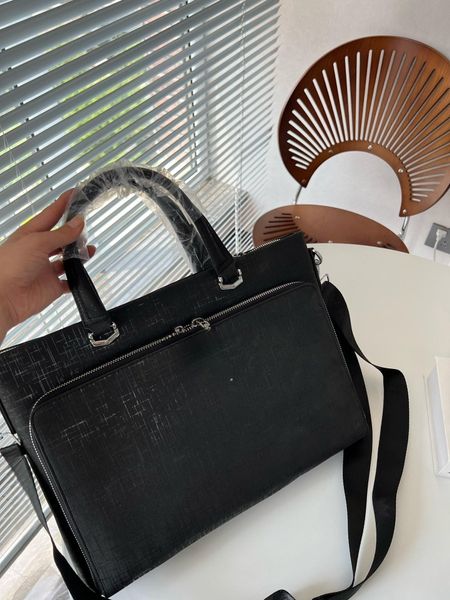 men's handbag briefcase in hand, leather texture, business leisure, one shoulder diagonal cross men's leather bag, computer bag
men's handbag briefcase in hand, leather texture, business leisure, one shoulder diagonal cross men's leather bag, computer bag