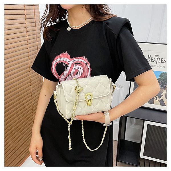 new women's bag pu shoulder bag fashion diamond chain crossbody bag casual small square bag 07
new women's bag pu shoulder bag fashion diamond chain crossbody bag casual small square bag 07