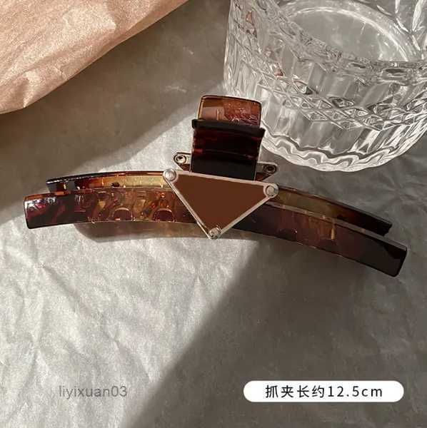 designer barrettes womens girls metal triangle p-letter hair clips high-quality brand classic versatile leisure headwear hairclips black sha, Slivery;golden
designer barrettes womens girls metal triangle p-letter hair clips high-quality brand classic versatile leisure headwear hairclips black sha, Slivery;golden
