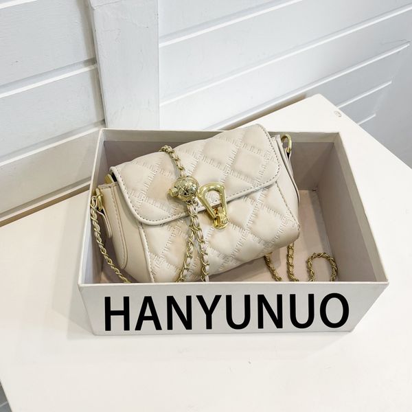 new women's bag pu shoulder bag fashion diamond chain crossbody bag casual small square bag 06
new women's bag pu shoulder bag fashion diamond chain crossbody bag casual small square bag 06