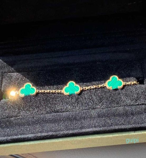 luxurious quality five flower pendants necklace with green malachite for women birthday jewelry gift1047179, Golden;silver
luxurious quality five flower pendants necklace with green malachite for women birthday jewelry gift1047179, Golden;silver