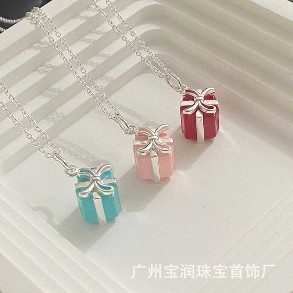 high version tiffay s925 sterling silver enamel gift box pendant necklace exquisite fashion light luxury versatile female collar chain, Black
high version tiffay s925 sterling silver enamel gift box pendant necklace exquisite fashion light luxury versatile female collar chain, Black