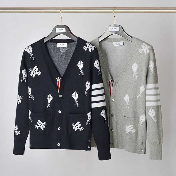 chaopai spring and autumn new knitted cardigan casual couple college style european american western v-neck coat, Black;brown
chaopai spring and autumn new knitted cardigan casual couple college style european american western v-neck coat, Black;brown