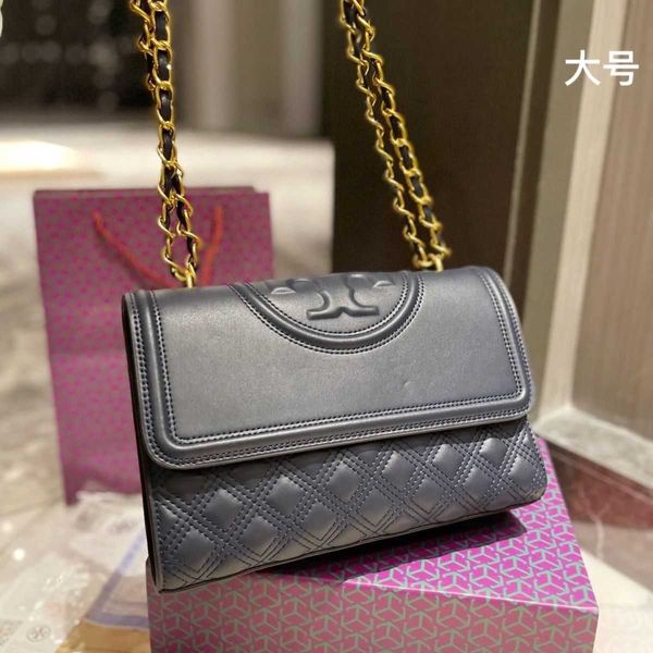 designer 2023 new tory bag for women kn0w tb classic fleming soft size light luxury chain tassel bag cross shoulder flap versatile and magni
designer 2023 new tory bag for women kn0w tb classic fleming soft size light luxury chain tassel bag cross shoulder flap versatile and magni