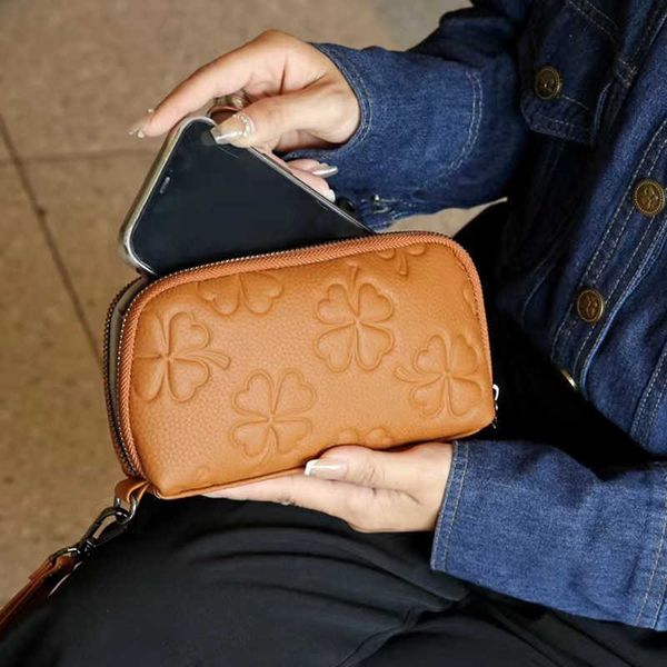 new fashion four-leaf clover embossed leather women's handbag leather women's change wallet mobile phone bag tidy handbag
new fashion four-leaf clover embossed leather women's handbag leather women's change wallet mobile phone bag tidy handbag
