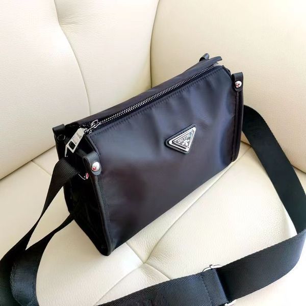 the latest ordinary nylon men's shoulder bag fashion cross-body bag senior waterproof new nylon lightweight large-capacity commuter bag
the latest ordinary nylon men's shoulder bag fashion cross-body bag senior waterproof new nylon lightweight large-capacity commuter bag