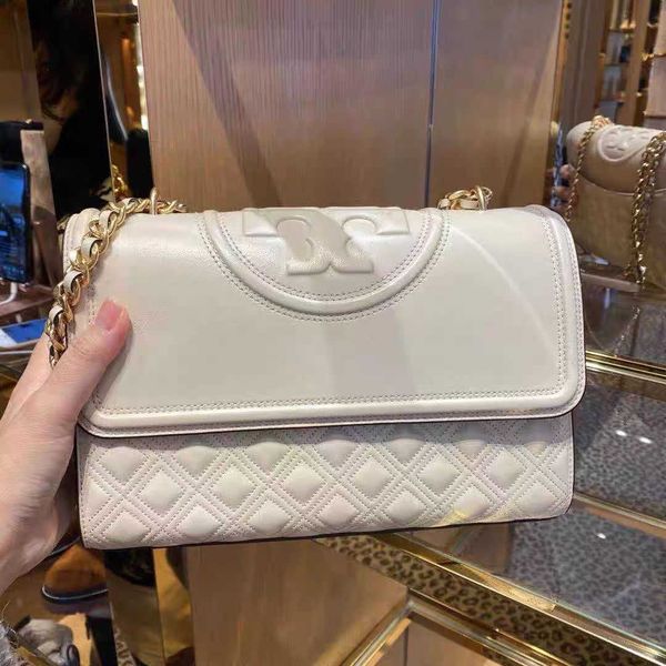 designer 2023 new tory bag for women d9gl tb classic fleming soft size light luxury chain tassel bag cross shoulder flap versatile and magni
designer 2023 new tory bag for women d9gl tb classic fleming soft size light luxury chain tassel bag cross shoulder flap versatile and magni