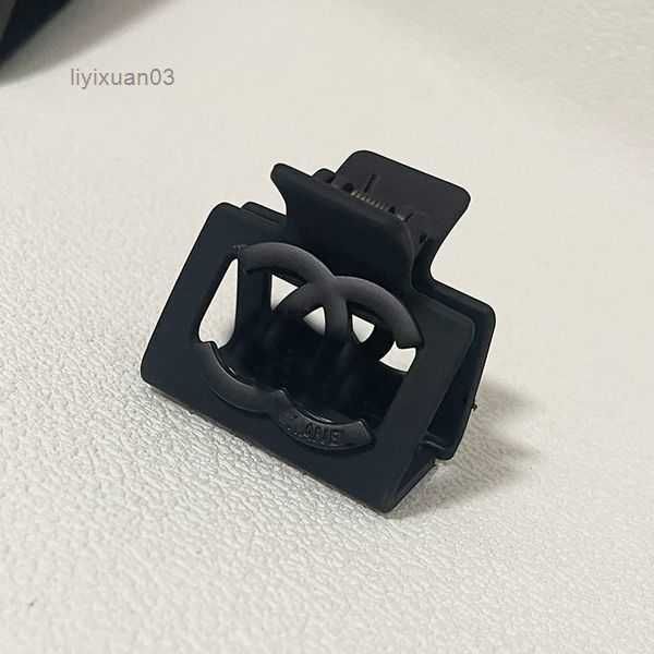 designer barrettes womens girls metal triangle p-letter hair clips high-quality brand classic versatile leisure headwear hairclips black sha, Golden;silver
designer barrettes womens girls metal triangle p-letter hair clips high-quality brand classic versatile leisure headwear hairclips black sha, Golden;silver