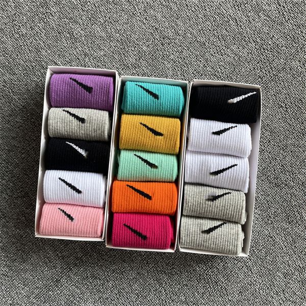 designer tech fleece mens socks womens tech stockings all-match breathable cotton football basketball sports socks for men with box, Black
designer tech fleece mens socks womens tech stockings all-match breathable cotton football basketball sports socks for men with box, Black