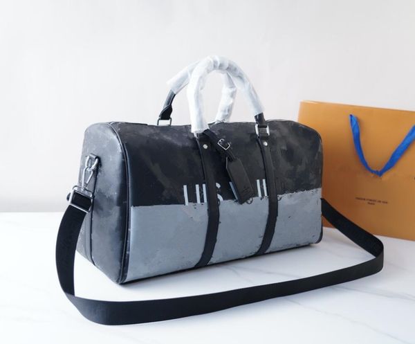 famous brand bags mens duffel bags black and white color matching letter graffiti handbags travel bag luggage bag mens fitness yoga bags wom
famous brand bags mens duffel bags black and white color matching letter graffiti handbags travel bag luggage bag mens fitness yoga bags wom