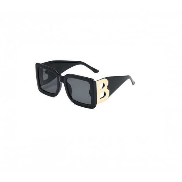 50% off wholesale of family b 4312 small frame women's net red street shooting square sunglasses, White;black
50% off wholesale of family b 4312 small frame women's net red street shooting square sunglasses, White;black