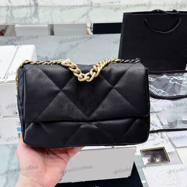 19 designer womens shoulder bag super soft sheepskin clamshell diamond hardware gold buckle chain handle handbag thick chain brand crossbody
19 designer womens shoulder bag super soft sheepskin clamshell diamond hardware gold buckle chain handle handbag thick chain brand crossbody