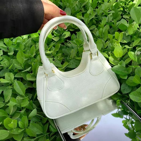 2023 new french women crossbody bag light luxury original shoulder bag out handbag foreign style crescent bag
2023 new french women crossbody bag light luxury original shoulder bag out handbag foreign style crescent bag