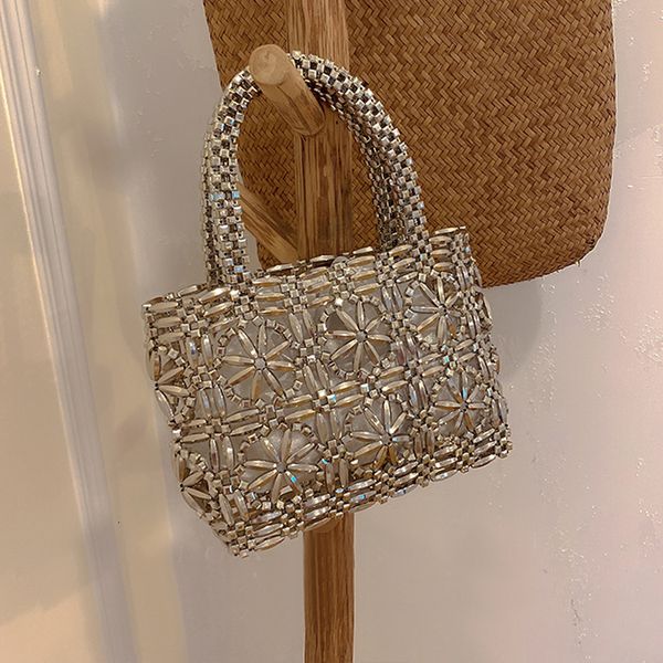 evening bags vintage handmade weave metal beaded ladies handbags fine fashion hollow flower design party women daily 230729
evening bags vintage handmade weave metal beaded ladies handbags fine fashion hollow flower design party women daily 230729
