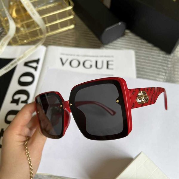 56% off wholesale of fashionable red b-letter large frame sunglasses for women with high-end polarizing lenses, White;black
56% off wholesale of fashionable red b-letter large frame sunglasses for women with high-end polarizing lenses, White;black