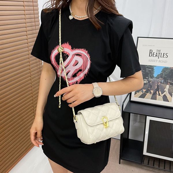 new women's bag pu shoulder bag fashion diamond chain crossbody bag casual small square bag 04
new women's bag pu shoulder bag fashion diamond chain crossbody bag casual small square bag 04