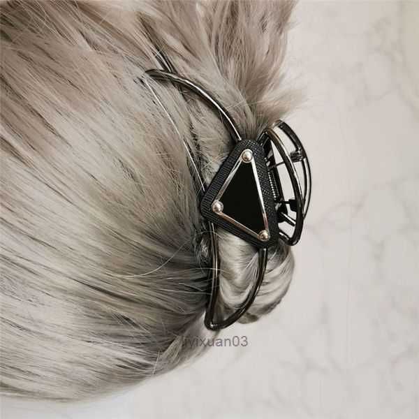 designer barrettes womens girls metal triangle p-letter hair clips high-quality brand classic versatile leisure headwear hairclips black sha, Golden;silver
designer barrettes womens girls metal triangle p-letter hair clips high-quality brand classic versatile leisure headwear hairclips black sha, Golden;silver