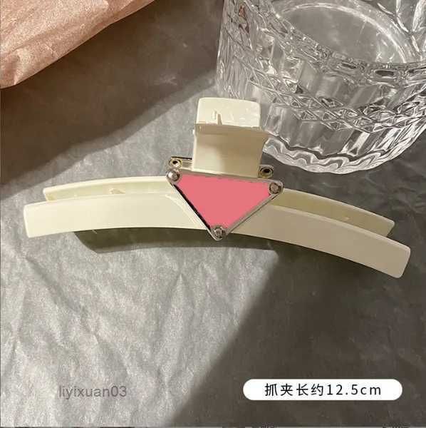 designer barrettes womens girls metal triangle p-letter hair clips high-quality brand classic versatile leisure headwear hairclips black sha, Slivery;golden
designer barrettes womens girls metal triangle p-letter hair clips high-quality brand classic versatile leisure headwear hairclips black sha, Slivery;golden