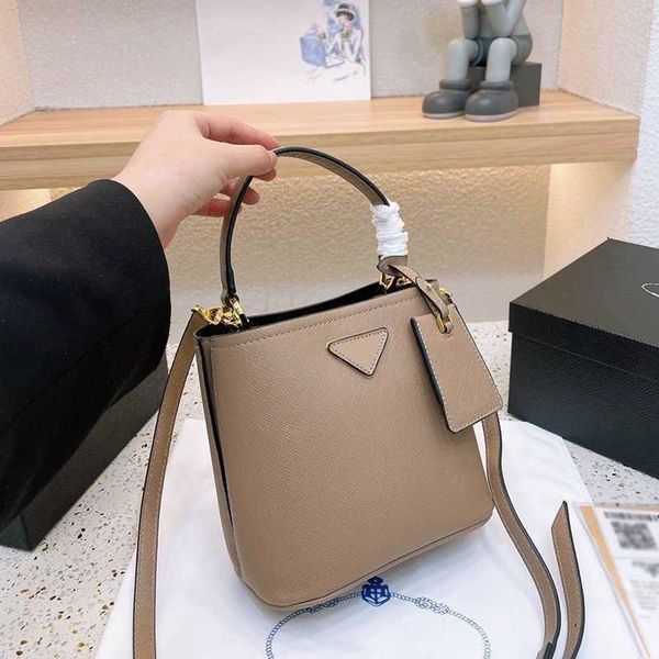 totes pda triangle designer tote bag women leather handbag designers handbag bucket shopping crossbody bags purse 220929
totes pda triangle designer tote bag women leather handbag designers handbag bucket shopping crossbody bags purse 220929
