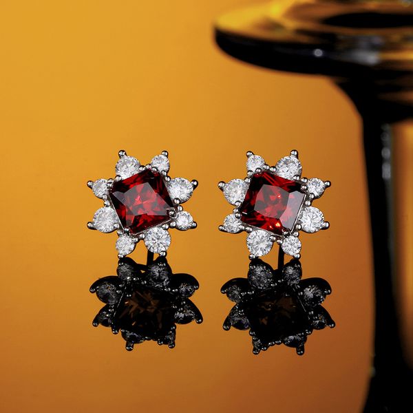 s925 silver exquisite ruby snowflake light luxury zircon stud earrings women's popular romantic ear jewelry gift, Golden;silver
s925 silver exquisite ruby snowflake light luxury zircon stud earrings women's popular romantic ear jewelry gift, Golden;silver