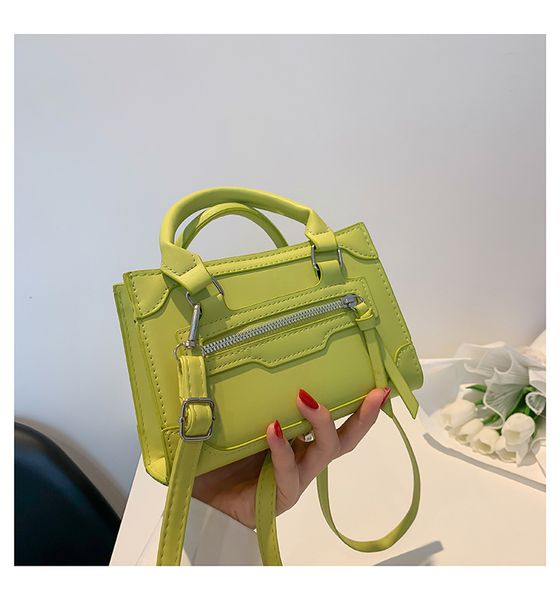 the new korean version is popular with all the fashion western style single shoulder handbag simple casual crossbody bag 01
the new korean version is popular with all the fashion western style single shoulder handbag simple casual crossbody bag 01